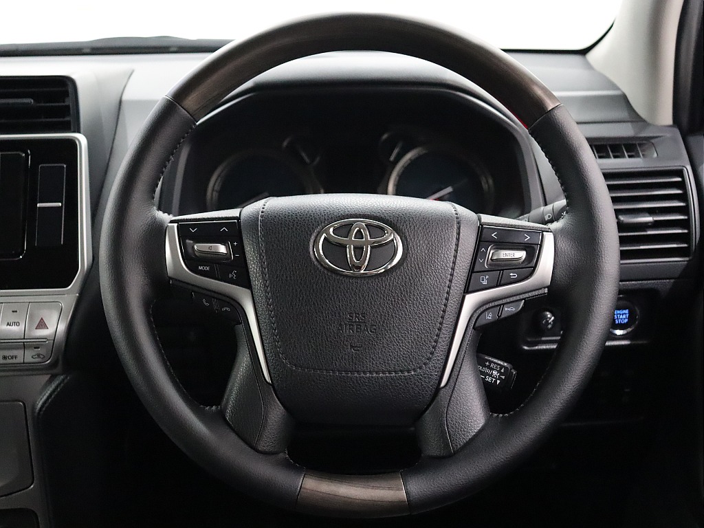 オリジナルウッドコンビステアリング装着！