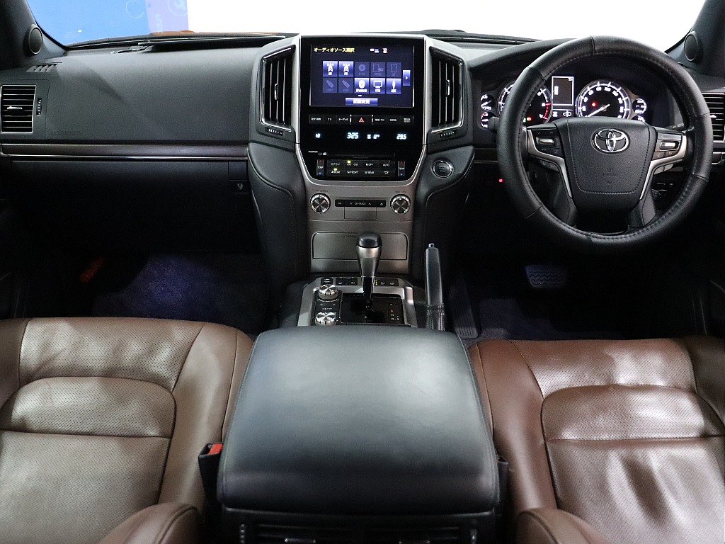 ブラウンシートで高級感あふれる内装！