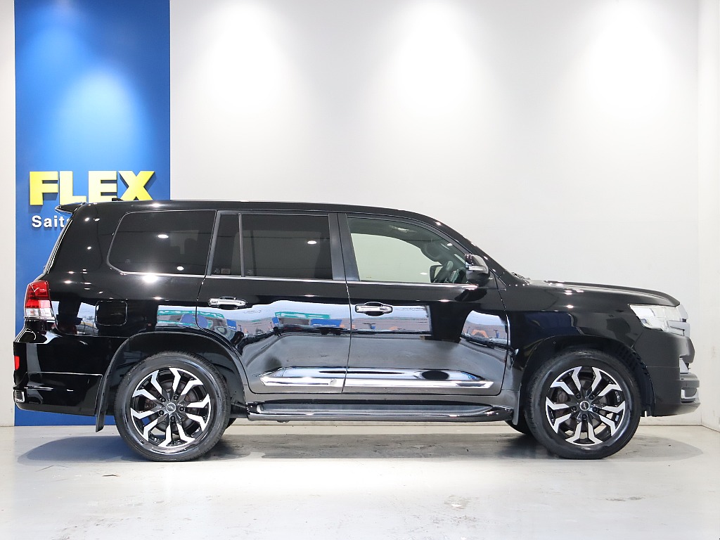 ブラック×メッキで引き締まっております！