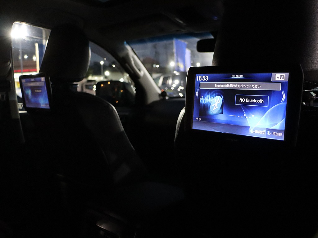 ALPINE製 リヤモニター完備！