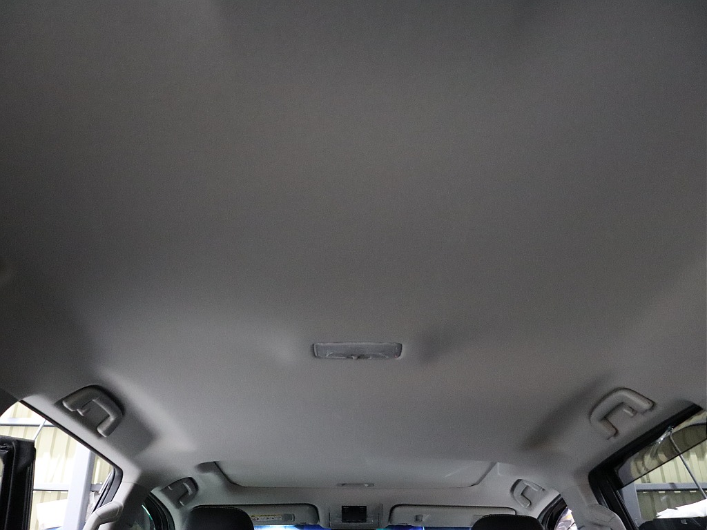 ルーフ状態も良好です！