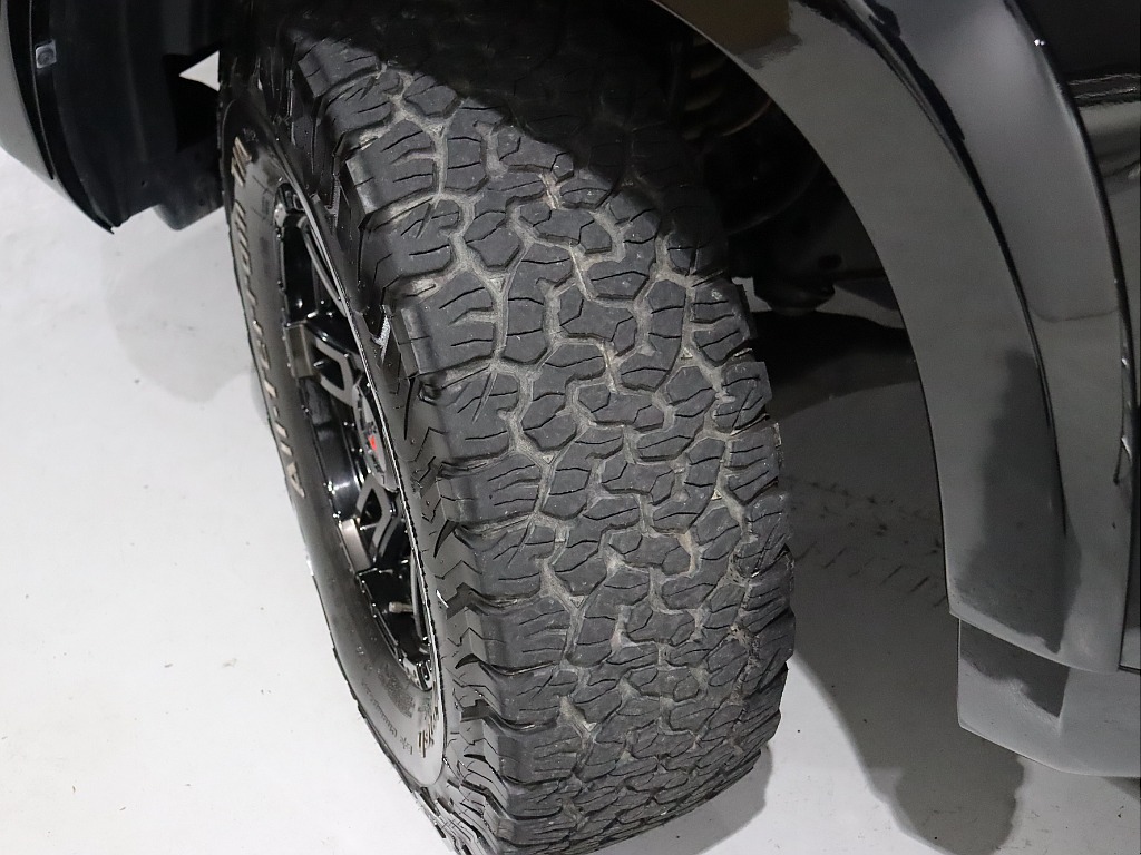 タイヤ溝良好です！