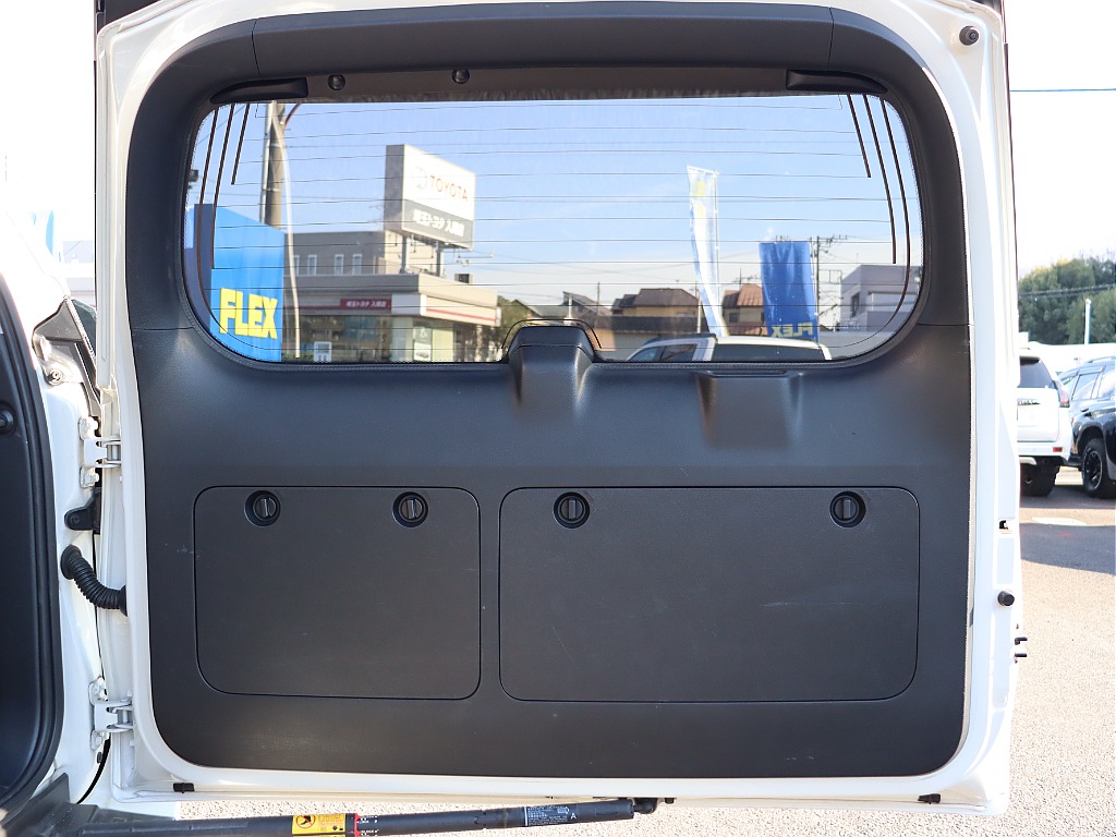 リアゲート内張り！