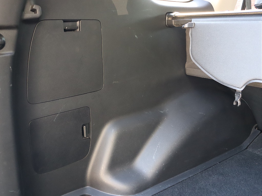 ラゲッジ内張り！