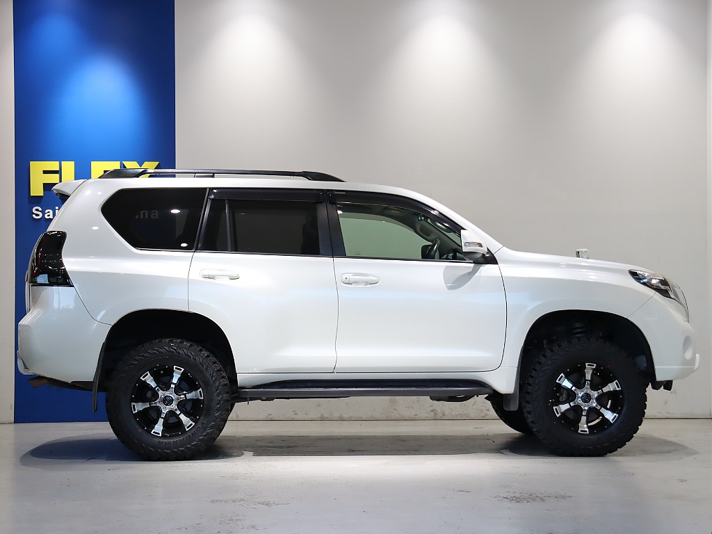 サイドステップ付きで乗り降り楽チン！