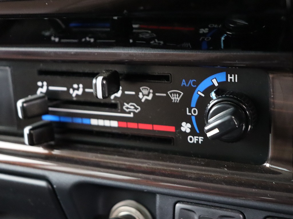 トヨタ ランドクルーザー70(27枚目)