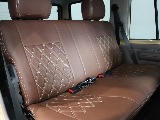 2列目も社外シートカバー装備！