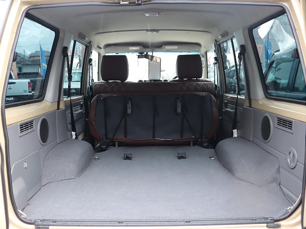 2列目は折りたたみ可能！広々とお使いいただけます！