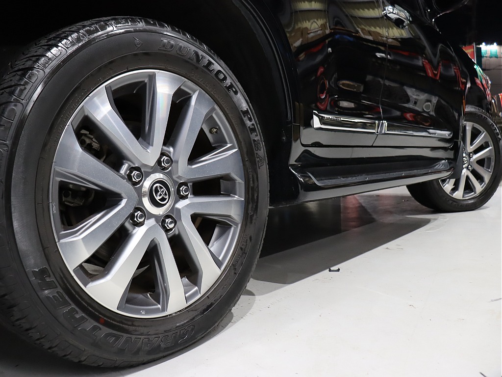 純正20インチAW＆純正タイヤ！