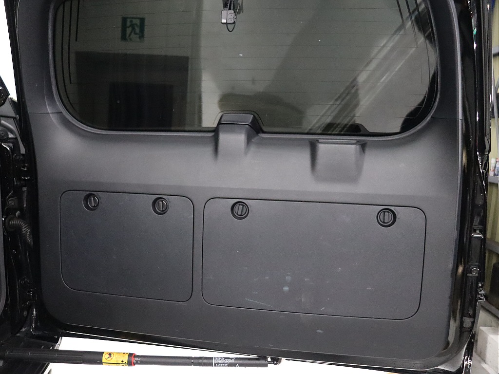 リアゲート内張り！