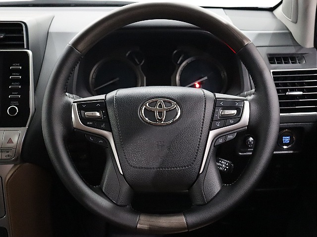 新品ウッドコンビステアリング！