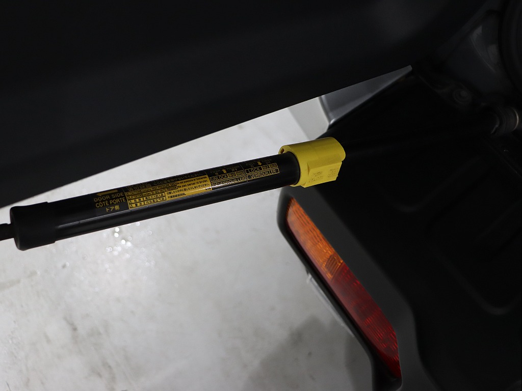 リアゲートストッパー純正装備！