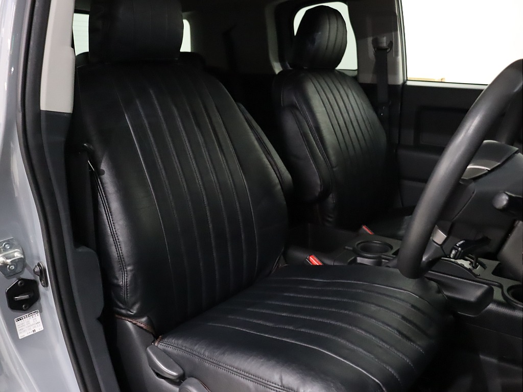 新品FLEXオリジナルクラシックシートカバー装備！