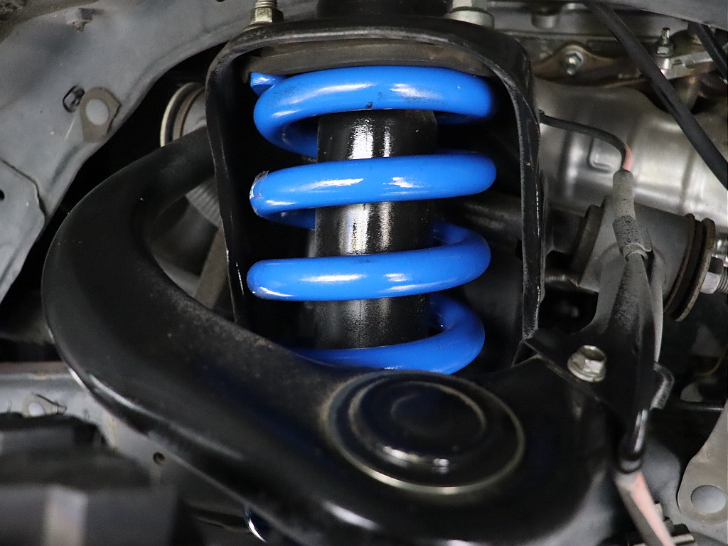 FLEXオリジナル２インチリフトアップコイル装備！