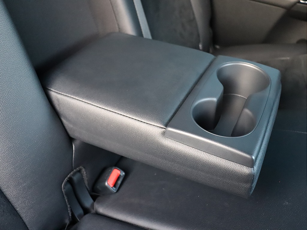 セカンドシートアームレスト！