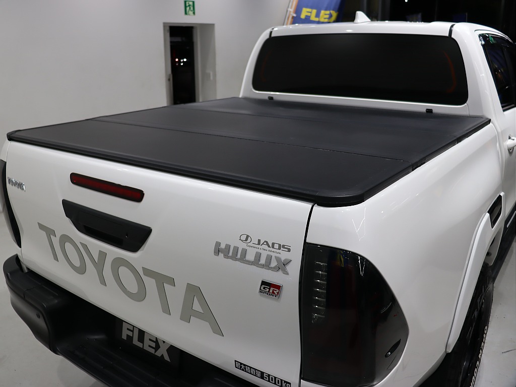 3つ折り式トノカバー！