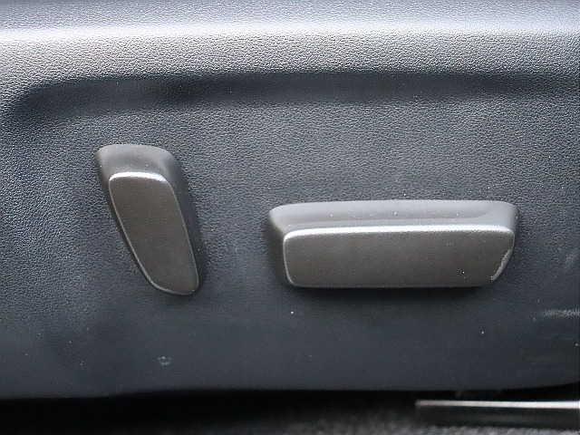 運転席はパワーシート！