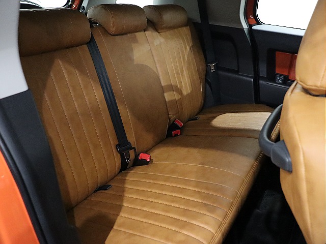 2列目シートも新品シートカバー装備！