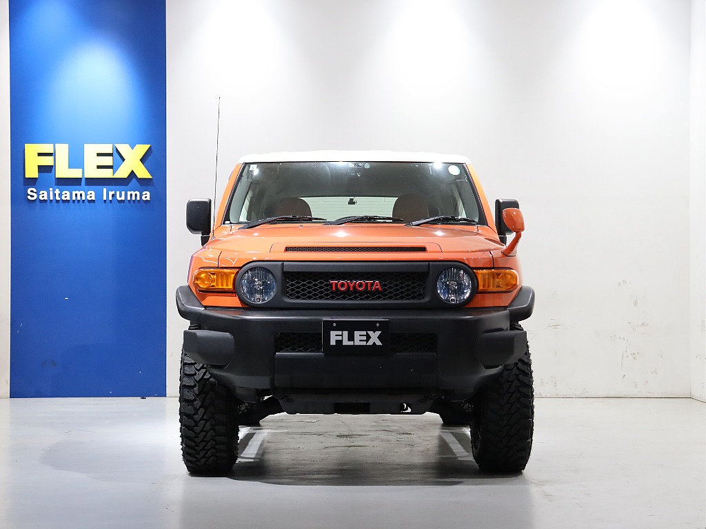 丸目フェイスに観音開きのドア、3連フロントワイパーなど、遊び心に溢れた仕様の一台！