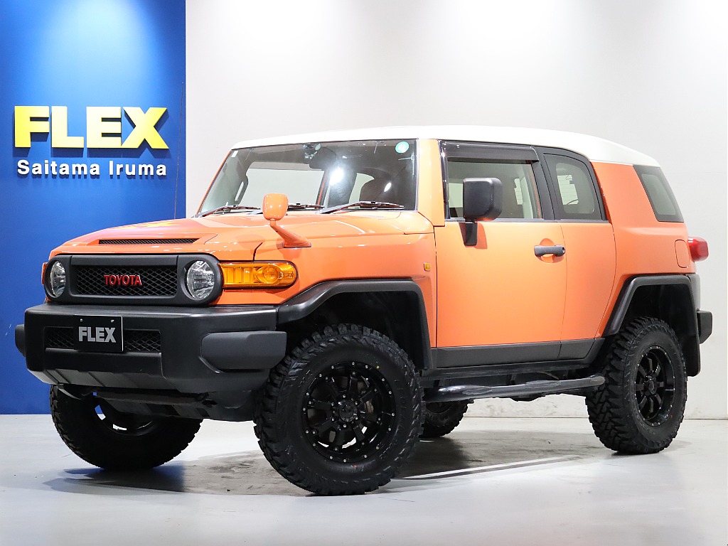 大人気！カラーパッケージのFJクルーザーがワイルドなカスタムで新入庫！