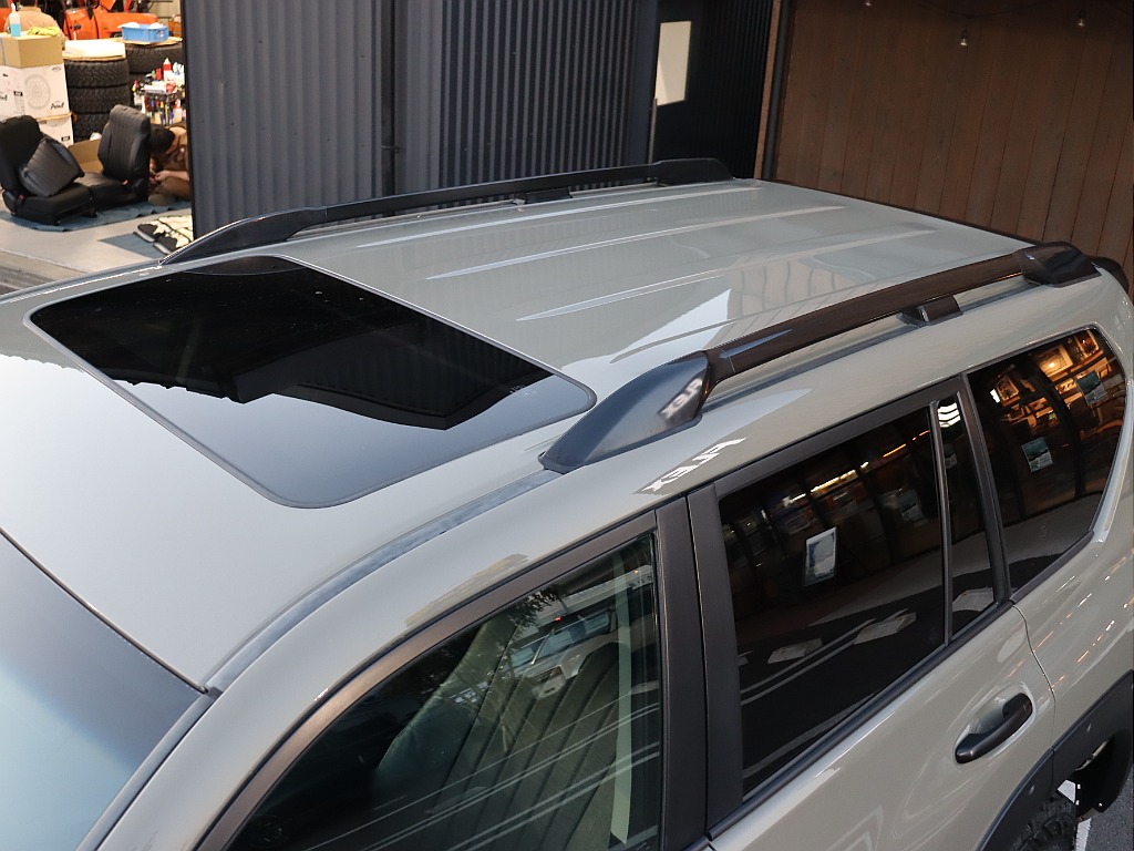 新品社外ブラックルーフレール！