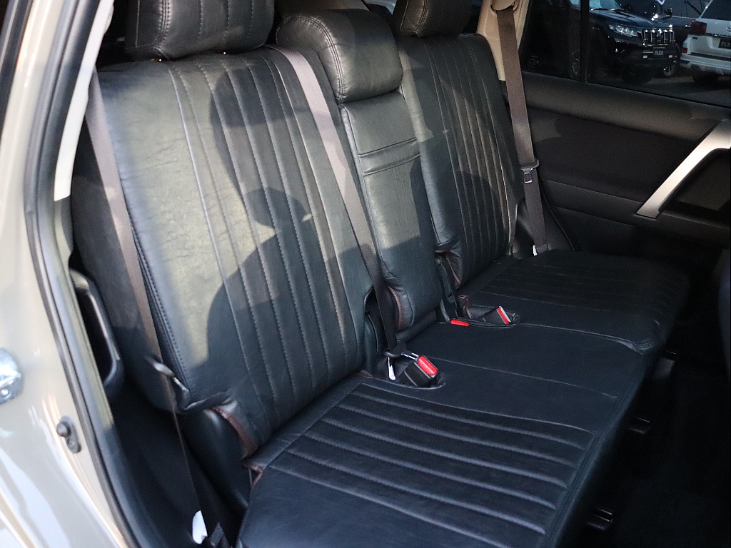 2列目もシートカバー装備！