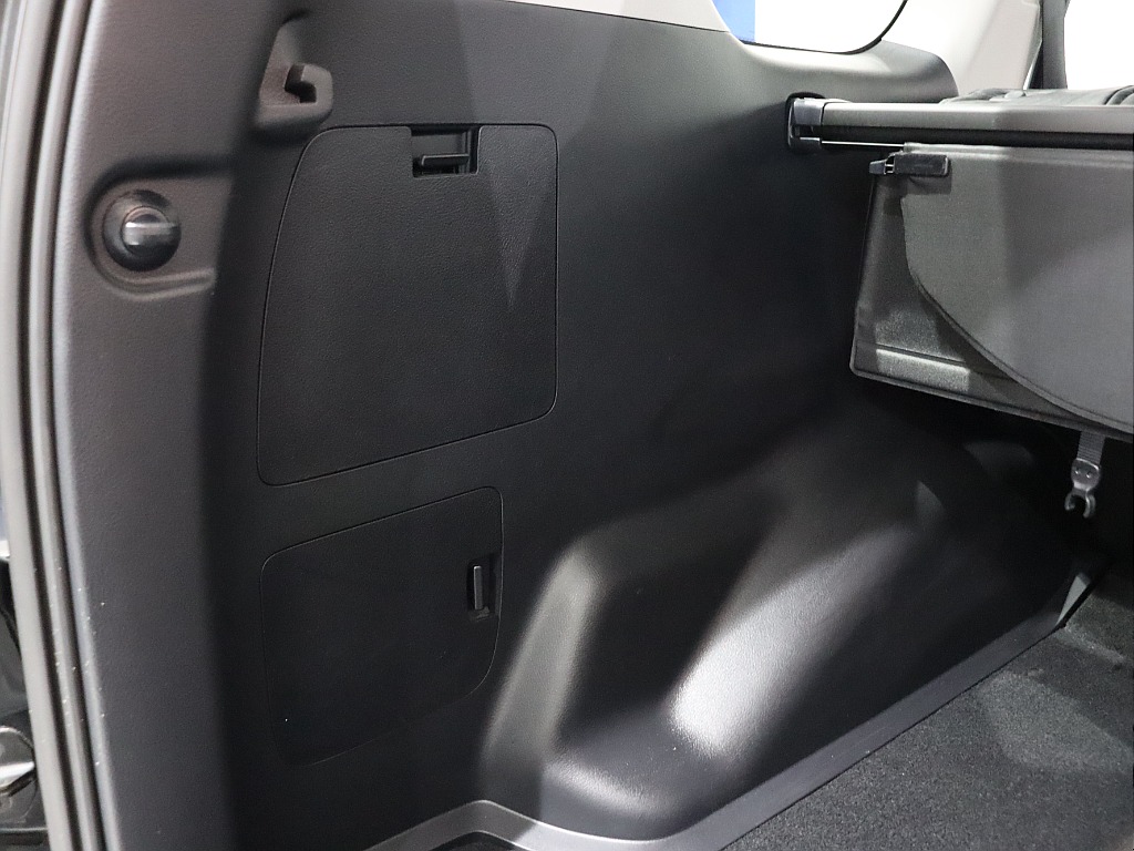 荷室の内張の状態も良好です！