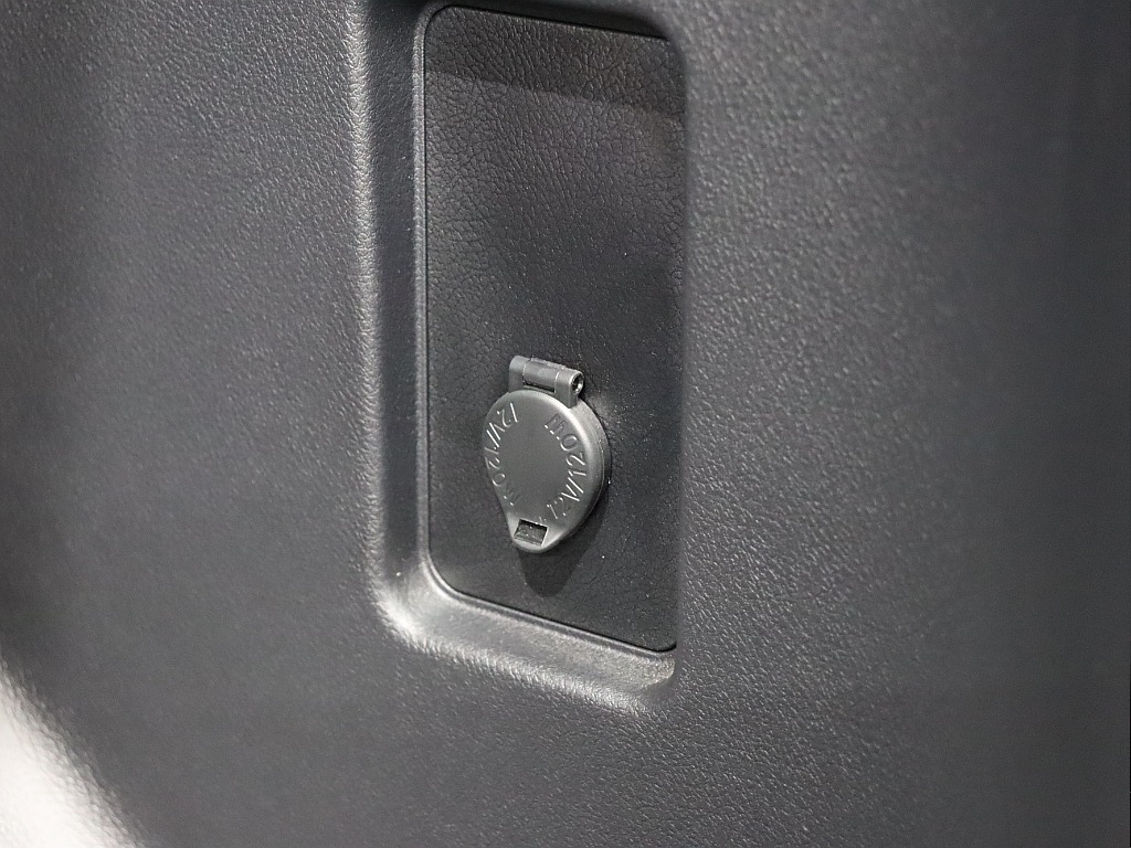 ラゲッジにもシガーソケット電源がございます！