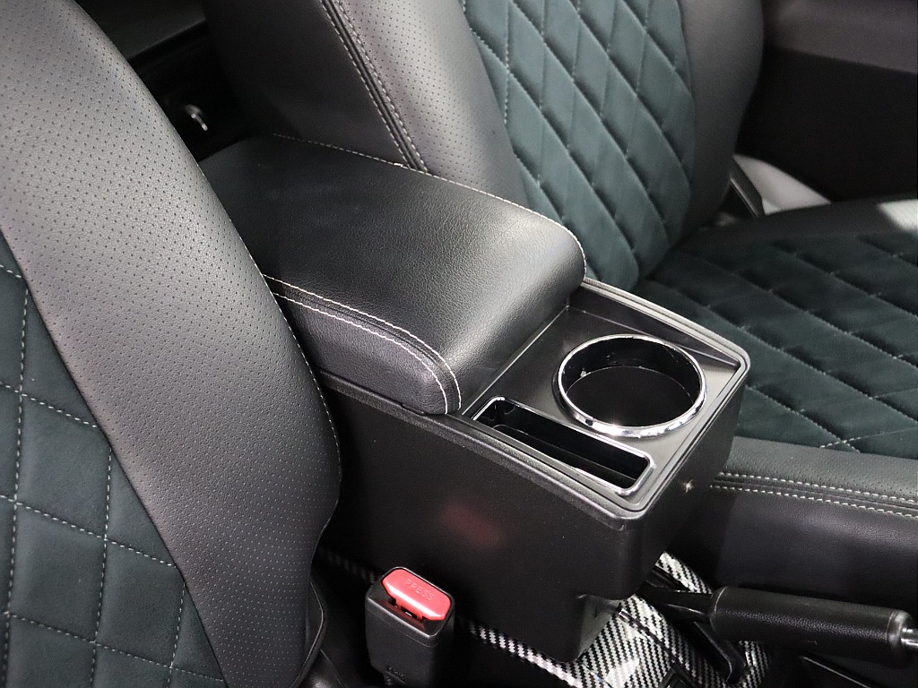 ドリンクホルダー付き！