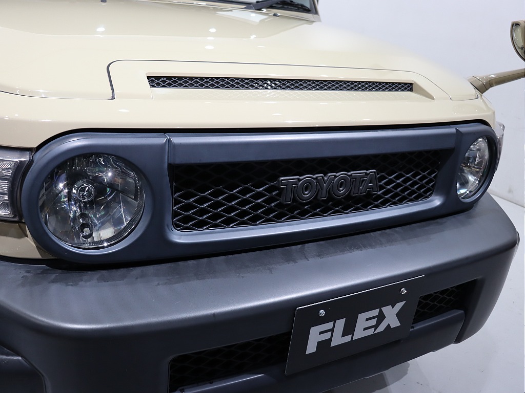 フロントグリルマッドブラック！