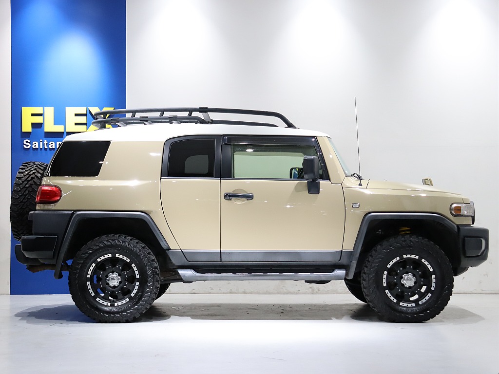 サイドステップ付きで乗り降り楽チン！