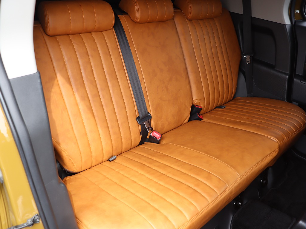 キャメルカラーで車内も明るくなります！