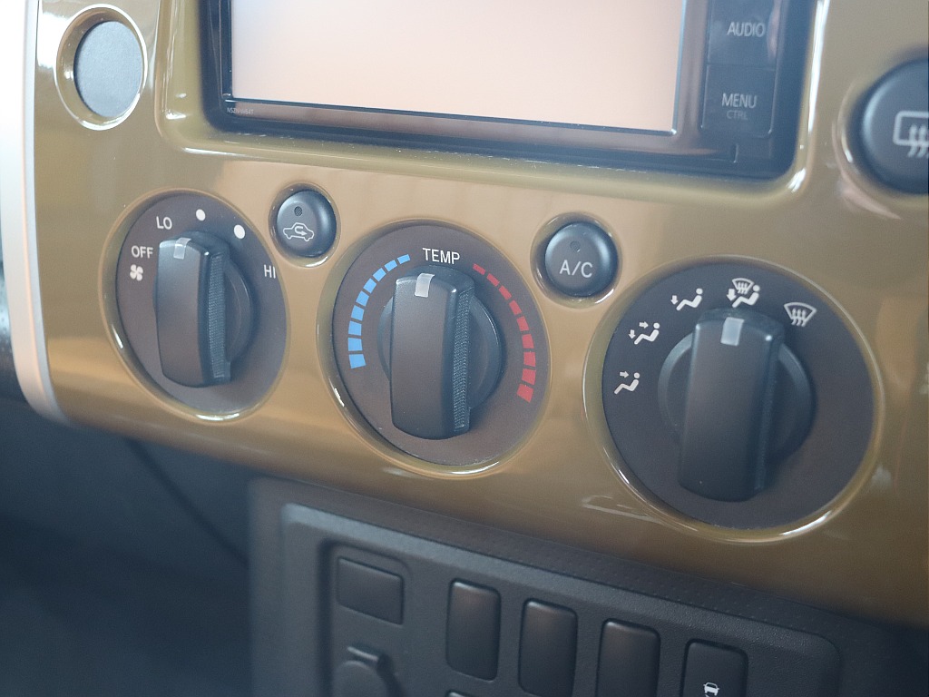 ついつい操作したくなるエアコン操作スイッチ！