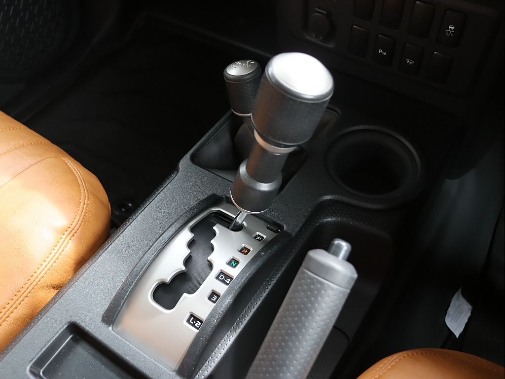 握りやすいシフトノブ！