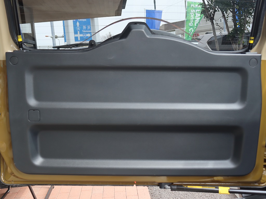 リアゲート内張り！