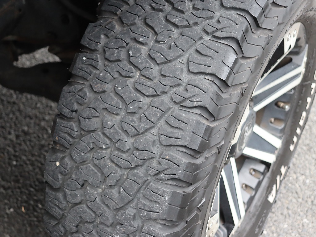 タイヤ溝もまだ残っております！