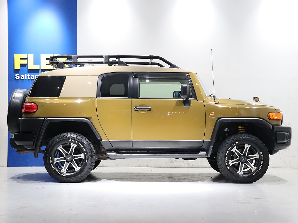 サイドステップ付きで乗り降り楽チン♪