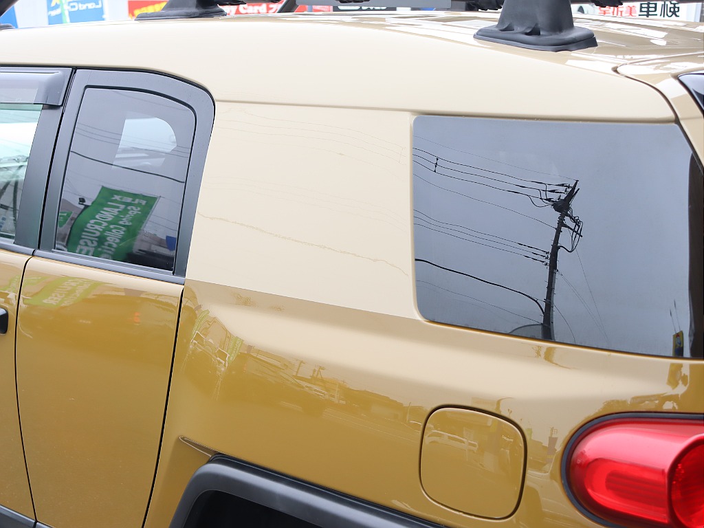 ルーフでの塗り分けでなく、クウォーターガラスからのツートンカラー♪