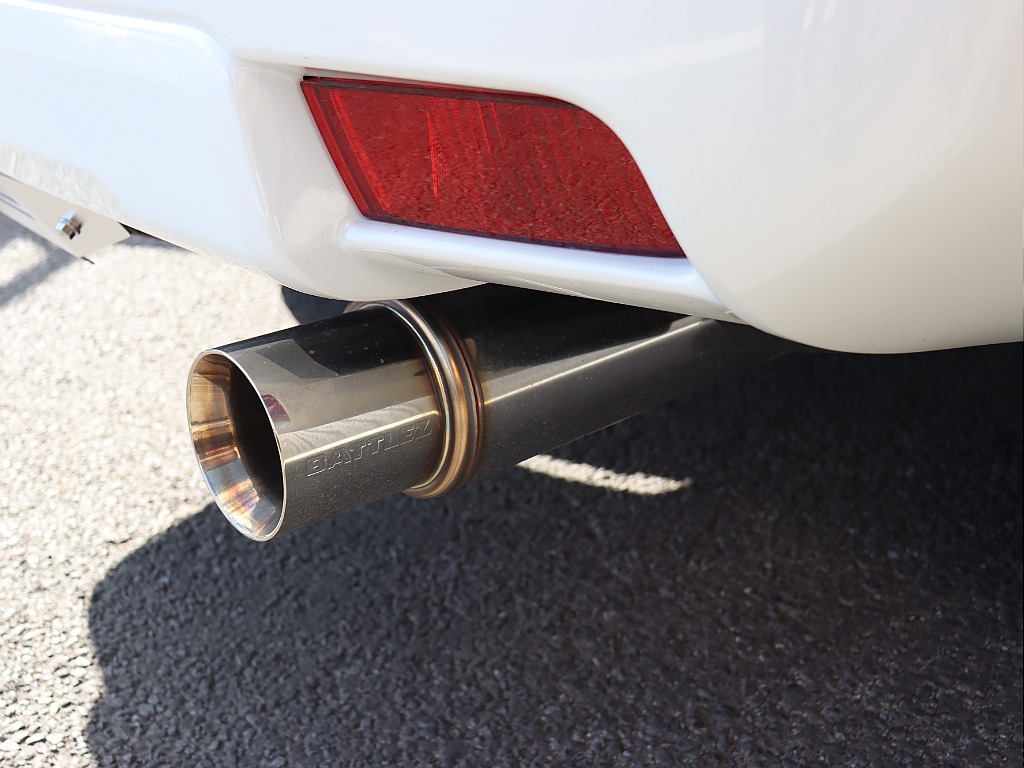 バトルズ製マフラー装備！