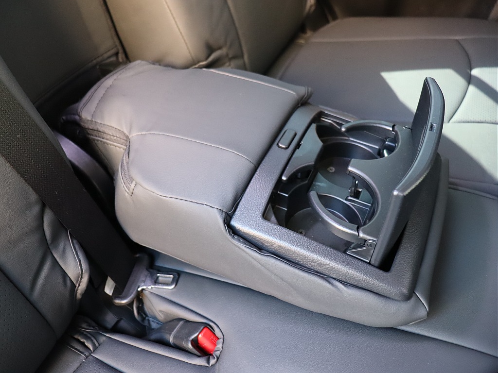 2列目ドリンクホルダー！