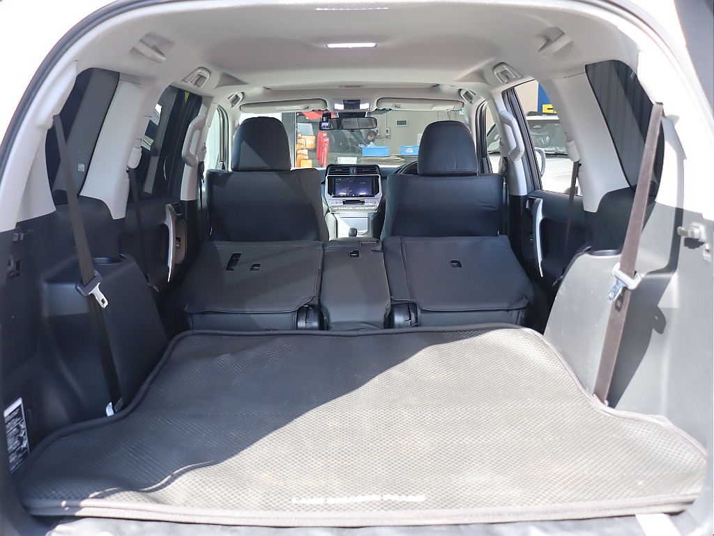 広々とした荷室をご利用いただけます！