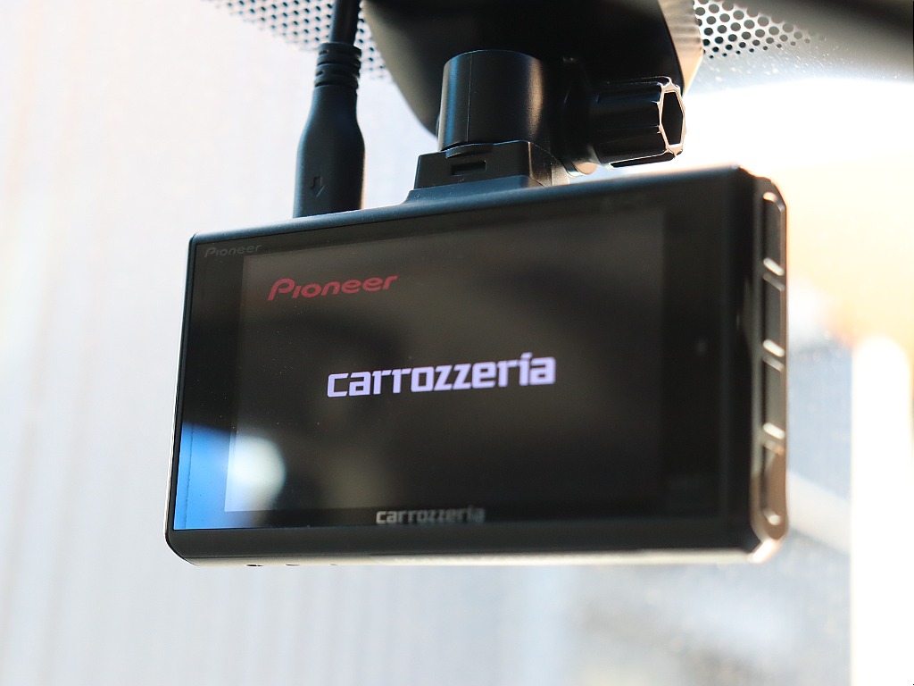 カロッツェリア製前後ドライブレコーダー装備！