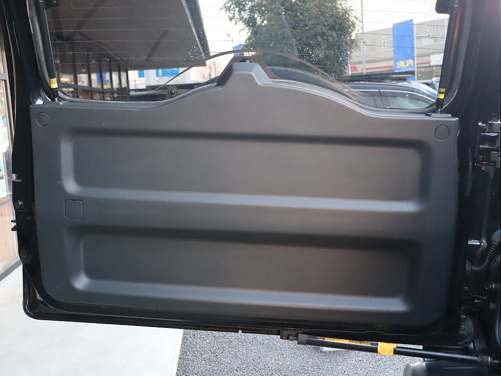 リアゲート内張り！