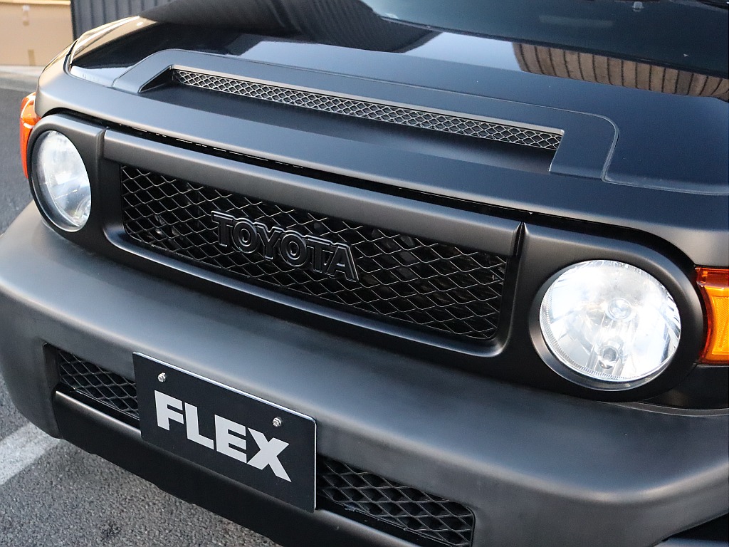 フロントグリルマッドブラック！