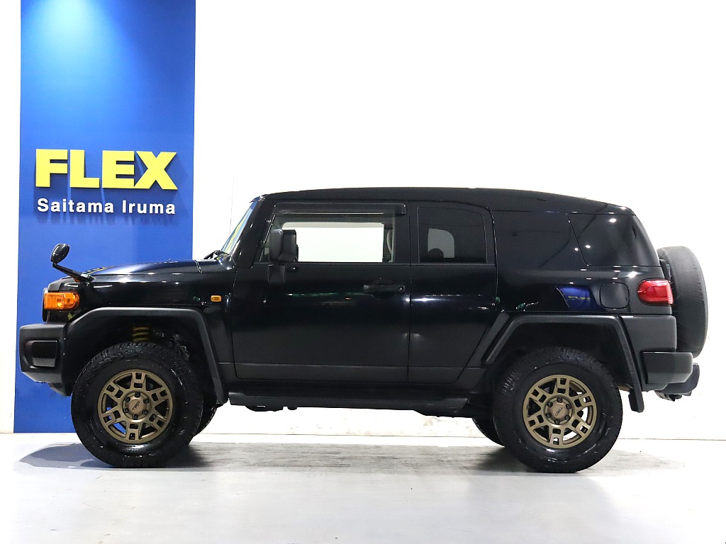 サイドステップ付きで乗り降り楽チン♪