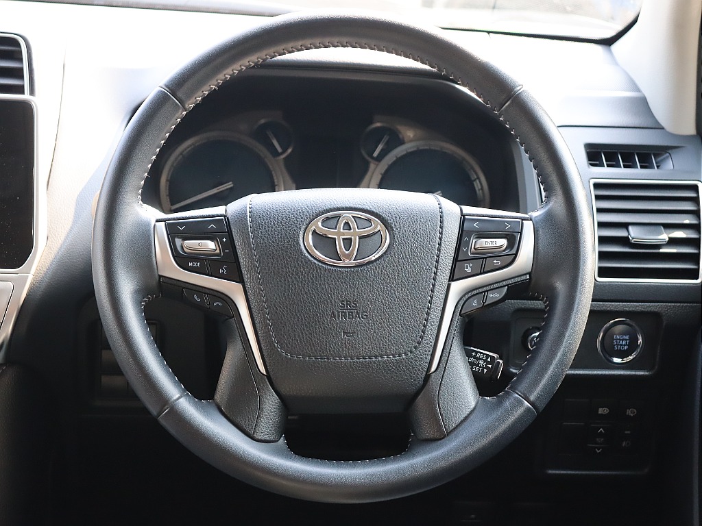 ステアリングもキレイな状態です！新品交換も承ります☆