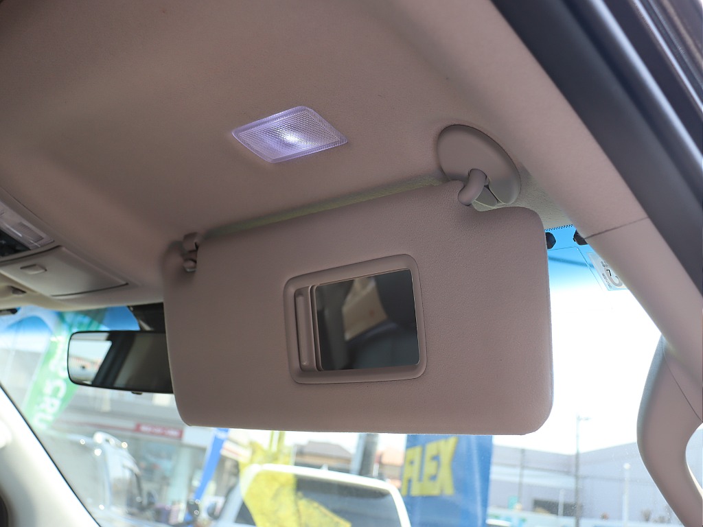 バニティランプ付サンバイザー！