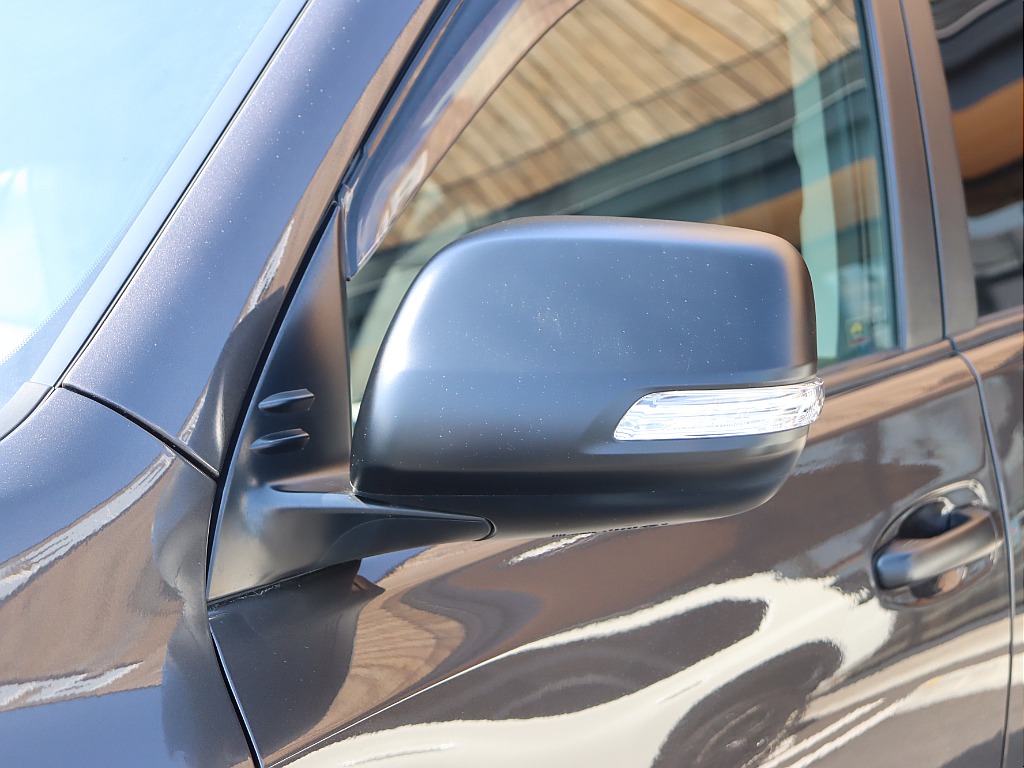 もちろんサイドミラーもマッドブラックになってます！