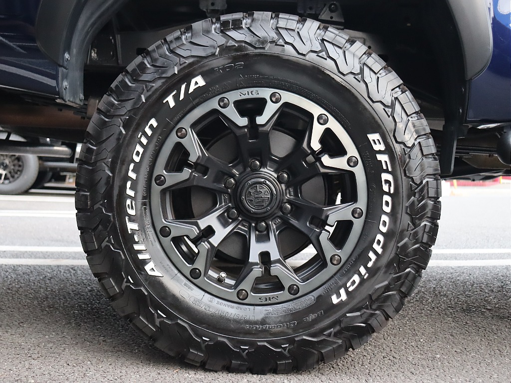 MGゴーレム 17インチアルミホイールにZEAL製 フロントアップコイルのコンビネーション！