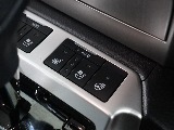 ステアリングヒーターやシートヒーター等、便利装備が盛りだくさん！